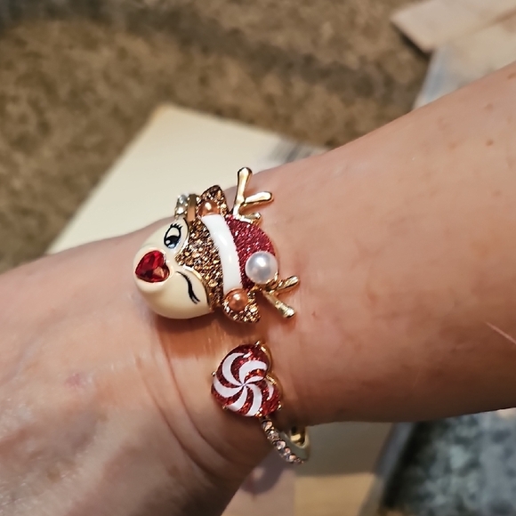 Betsey Johnson NWT Reindeer Peppermint Bracelet - Picture 8 of 8